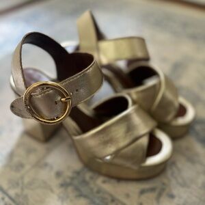 Chloe light gold platforms